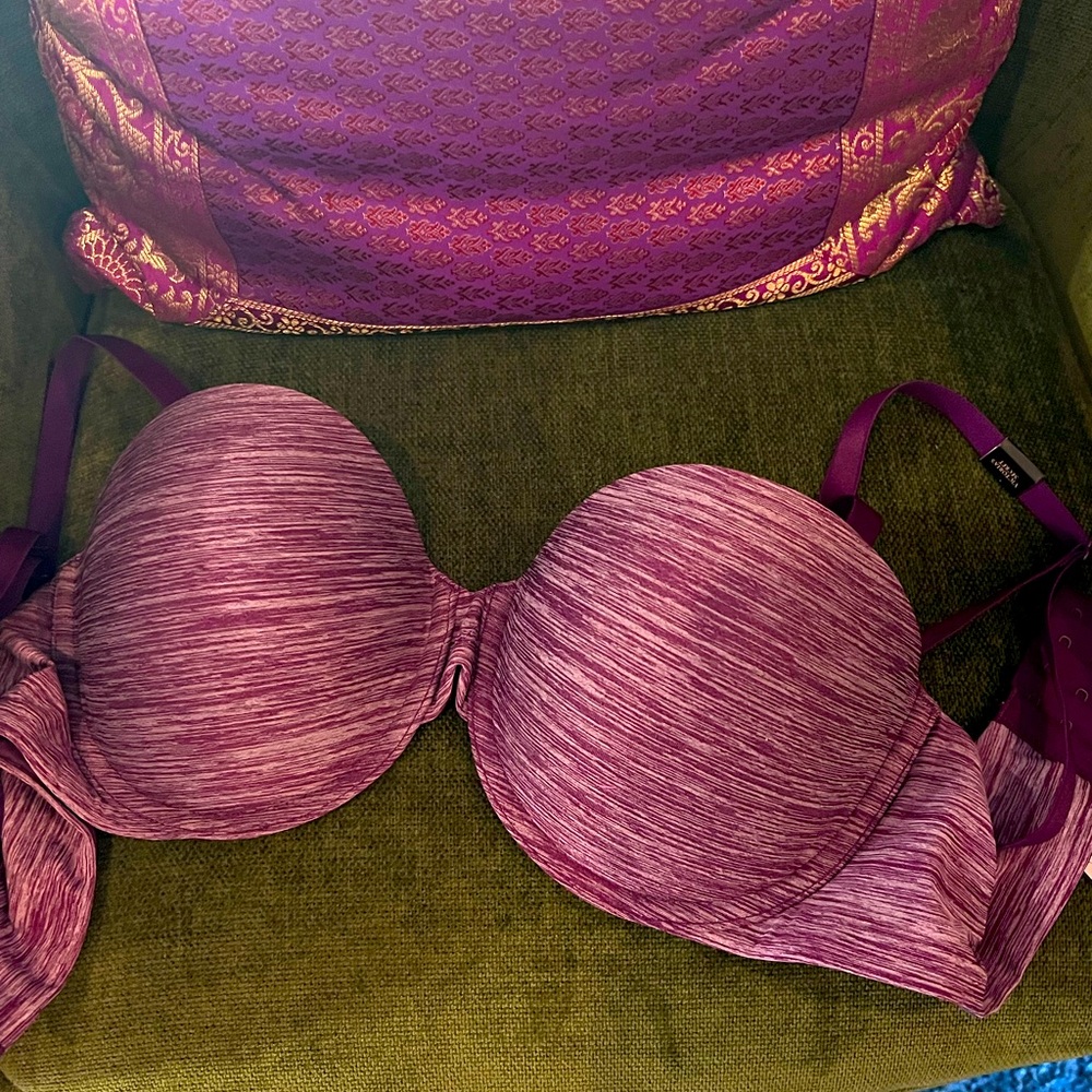 New with tags on- Victoria’s Secret bra- 34 D